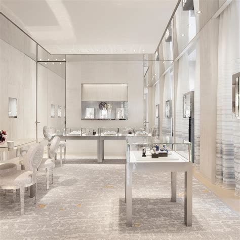 nouvelle boutique dior montaigne|dior montaigne interior.